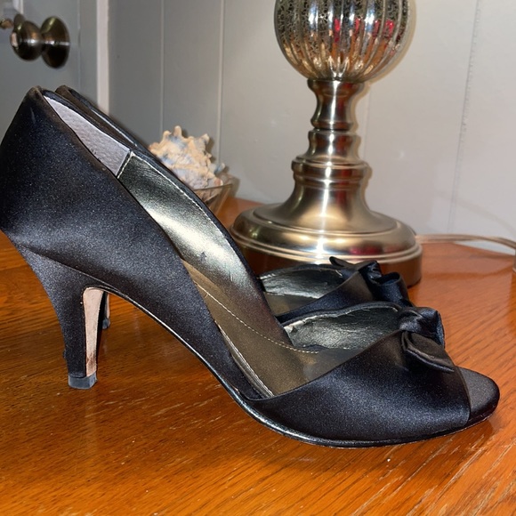 Kenneth Cole Reaction Black Satin Open-Toed Heels with Bow Accent - Picture 4 of 9